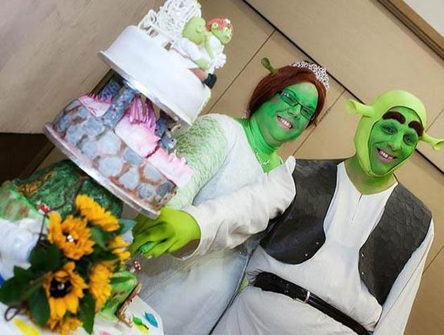 una pareja se disfrazó de Shrek y Fiona para casarse (+fotos)