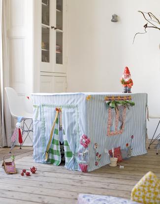 Mi reino bajo la mesa Mi reino bajo la mesa