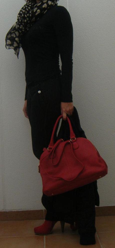 Un look, en negro y rojo :)