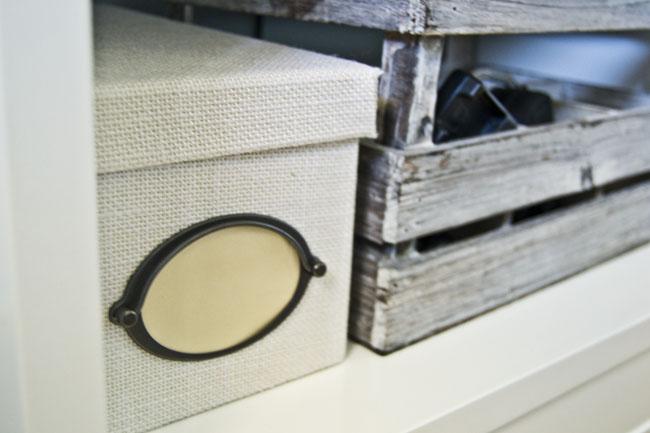 palets cajas almacenaje estanteria blanca