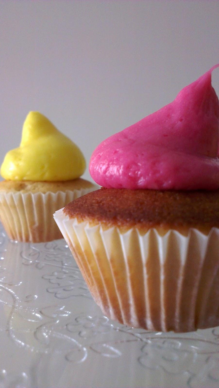 ♥ CUPCAKES DE HELADO DE FRESA Y PLÁTANO!! Nº 15 DEL RETO!!