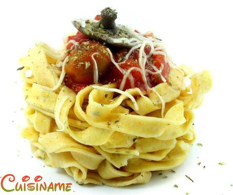 tallarines, tallarines caseros, receta gourmet, receta de pasta, salsa de tomate, orégano, perejil, masa de pasta, setas, recetas de cocina, blog de cocina, gastronomía, curiosidades, chistes, humor