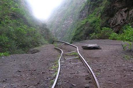 LUGARES MAGICOS Y TERRORIFICOS LUGARES MAGICOS Y TERRORIFICOS