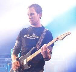 DESASTRE: CAMBIO DE GUITARRISTA.