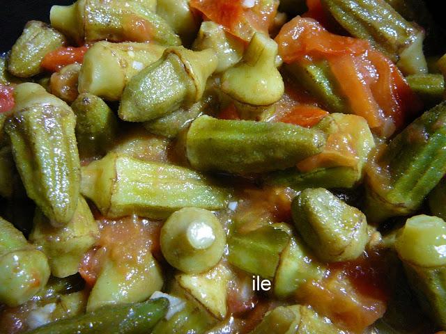 Okra o bamia con tomate y ajo