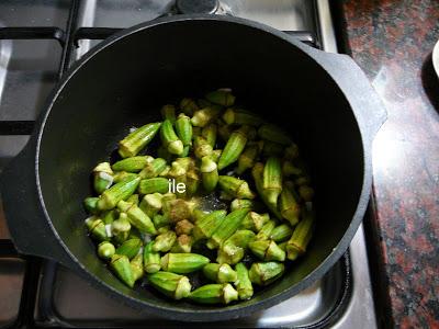 Okra o bamia con tomate y ajo