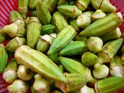 Okra o bamia con tomate y ajo