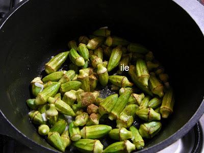 Okra o bamia con tomate y ajo