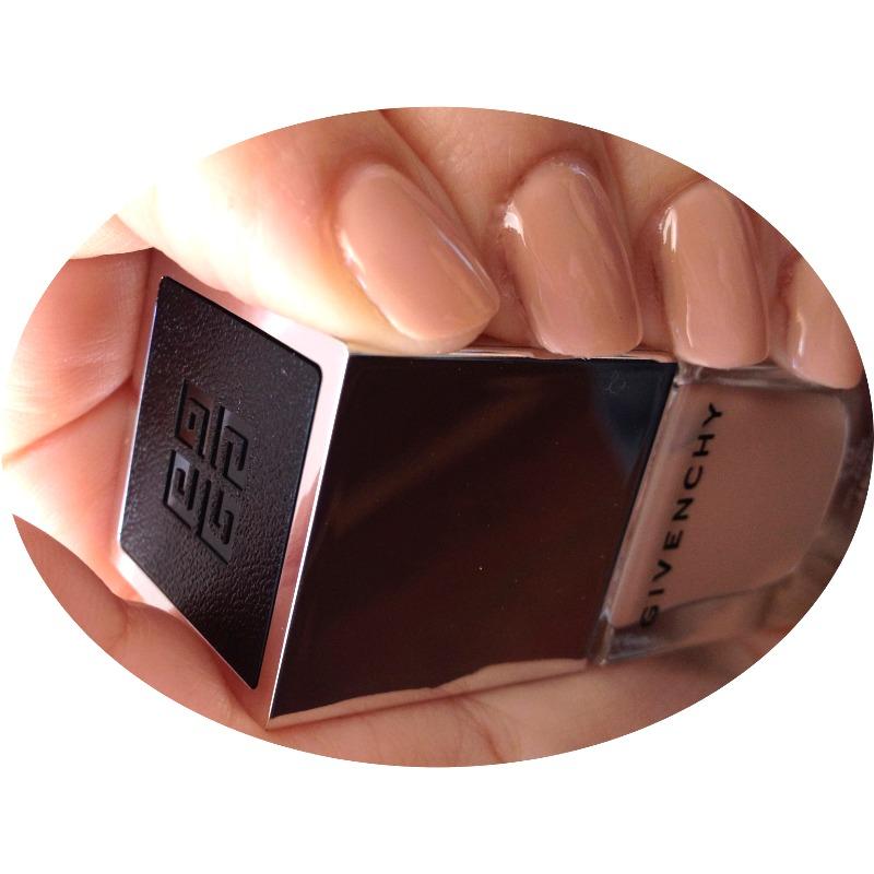 Le_Vernis_GIVENCHY_Beige_mousseline_01