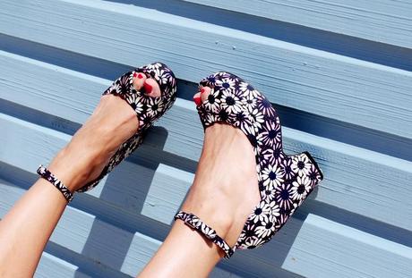 Blue & Yellow Beach Boxes