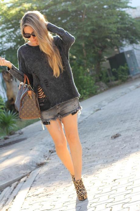 Studded tee and shorts Mónica Sors (6) UNEXPECTED