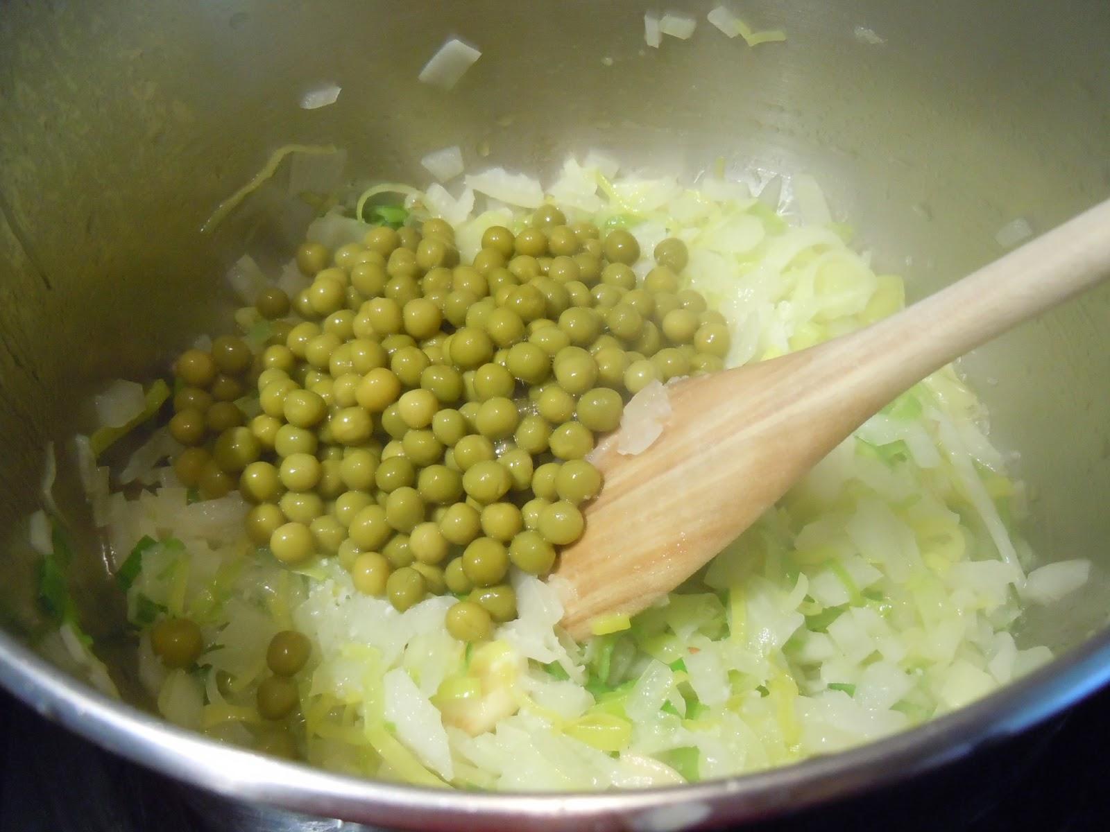 Ternera guisada con guisantes y mostaza en grano