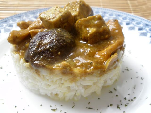 Arroz Blanco con Curry, Setas, Pollo y Tofu