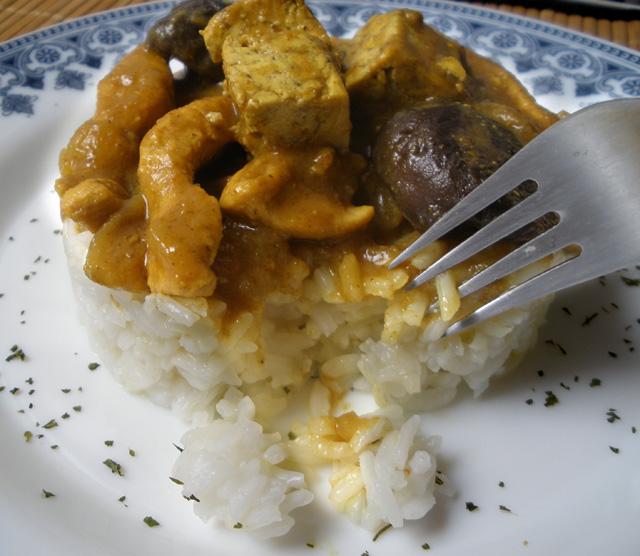 Arroz Blanco con Curry, Setas, Pollo y Tofu