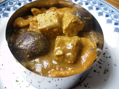 Arroz Blanco con Curry, Setas, Pollo y Tofu