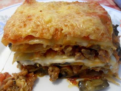 Lasaña ( lasagne) de berenjena, butifarra y mozzarella fresca