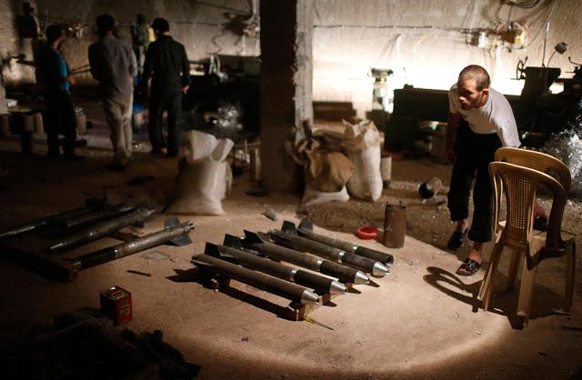 Cohetes fabricados en un taller de Aleppo
