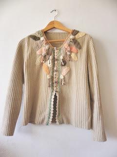 CHAQUETA CON APLIQUES DE GANCHILLO