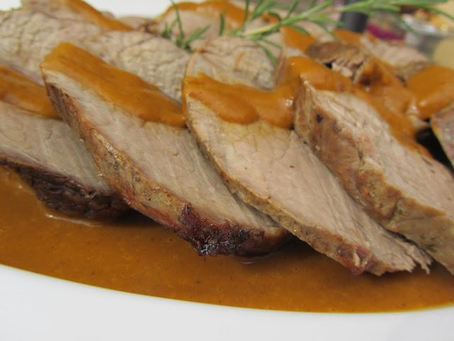 Ternera asada en salsa de verduras