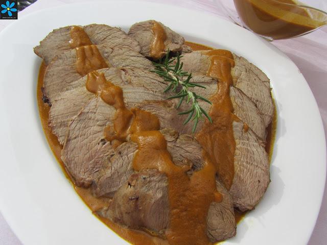 Ternera asada en salsa de verduras