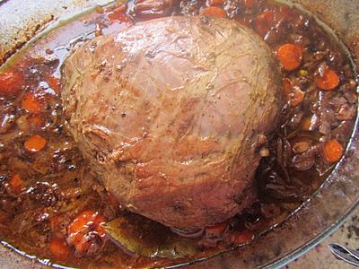 Ternera asada en salsa de verduras