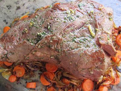 Ternera asada en salsa de verduras