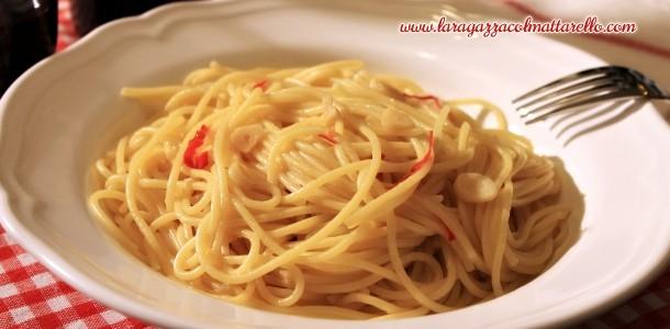 Spaghetti aglio, olio e peperoncino recetas primeros  spaghetti @es portada @es peperoncino @es pasta @es 