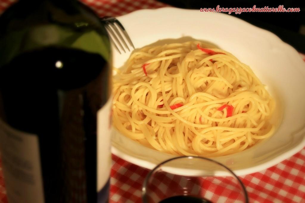 Spaghetti aglio, olio e peperoncino recetas primeros  spaghetti @es portada @es peperoncino @es pasta @es 