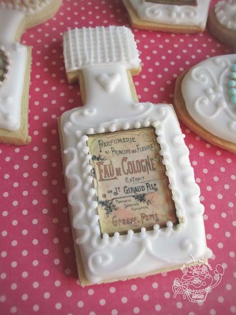 GALLETAS DECORADAS CON PAPEL FONDANT-PERFUMES