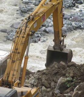 RECUPERACIÓN DE CARRETERAS EN YAUYOS SUPERA EL 50% DE AVANCE…