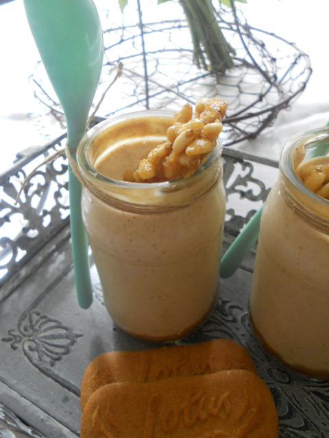 YOGUR CON ESPECIAS, GALLETAS DE SPECULOOS Y PIÑONES CARAMELIZADOS