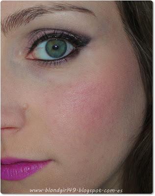 Look con labios violeta