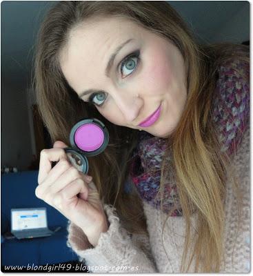 Look con labios violeta