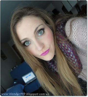 Look con labios violeta