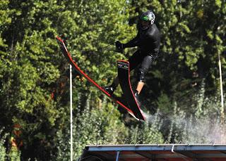 RODRIGO MIRANDA CIERRA PREPARACIÓN CON SALTO DE 62 METROS EN ESQUÍ NÁUTICO
