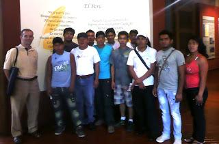 ALUMNOS DEL PROGRAMA NOPOKI (UCSS-ATALAYA) EN EL MUSEO NACIONAL DE ARQUEOLOGÍA, ANTROPOLOGÍA E HISTORIA DEL PERÚ