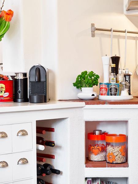 vintage sofá chaiselong redondo sillas tulip blanco sillas mesas retro revestimiento madera paredes reciclaje decoración pizarra con nombres arte decoración piso retro decoración panelado de madera blanca decoración objetos retro muebles nórdicos mueble bar retro diseño danés 50 60 flores decoración tulipantes Decorar con objetos de segunda mano decoración vintage decoración retro decoración nórdica decoración letras madera decoración en blanco decoración de los 70 decoración cajas tarros botes cuadro sueco de los ojos cocina blanca retro casita del pueblo decoración casita de la playa decoración botes metal retro botes antiguos de metal blog interiores blog decoración nórdica blog decoración artículos hogar nórdicos 