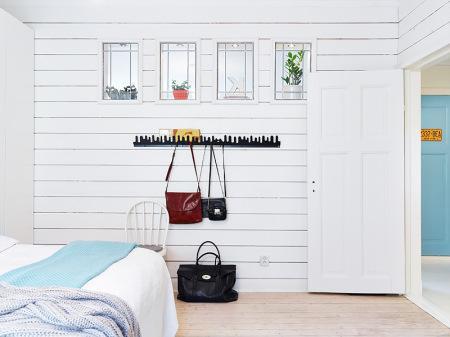 vintage sofá chaiselong redondo sillas tulip blanco sillas mesas retro revestimiento madera paredes reciclaje decoración pizarra con nombres arte decoración piso retro decoración panelado de madera blanca decoración objetos retro muebles nórdicos mueble bar retro diseño danés 50 60 flores decoración tulipantes Decorar con objetos de segunda mano decoración vintage decoración retro decoración nórdica decoración letras madera decoración en blanco decoración de los 70 decoración cajas tarros botes cuadro sueco de los ojos cocina blanca retro casita del pueblo decoración casita de la playa decoración botes metal retro botes antiguos de metal blog interiores blog decoración nórdica blog decoración artículos hogar nórdicos 