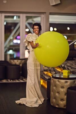 REAL WEDDING: UNA MODERNA BODA EN GRIS Y AMARILLO REAL WEDDING: UNA MODERNA BODA EN GRIS Y AMARILLO