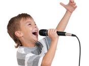 Niños cantando