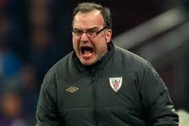 Bielsa se asoma cada día a la tapia