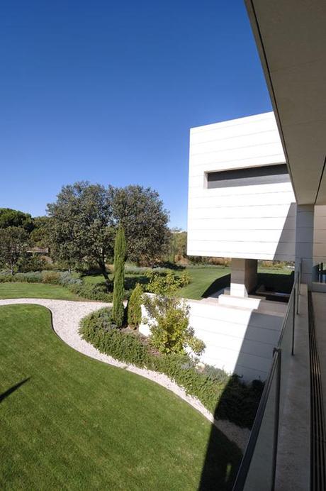 A-cero projects NUEVAS IMÁGENES DE UNA VIVIENDA UNIFAMILIAR A-CERO UBICADA EN UNA EXCLUSIVA URBANIZACIÓN DE MADRID