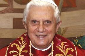 cura quema foto de benedicto xvi