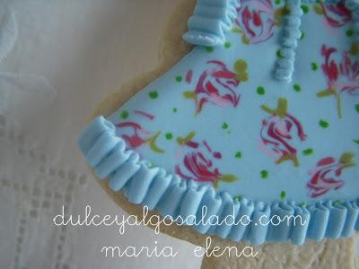 Galleta, niña con vestidito de flores.