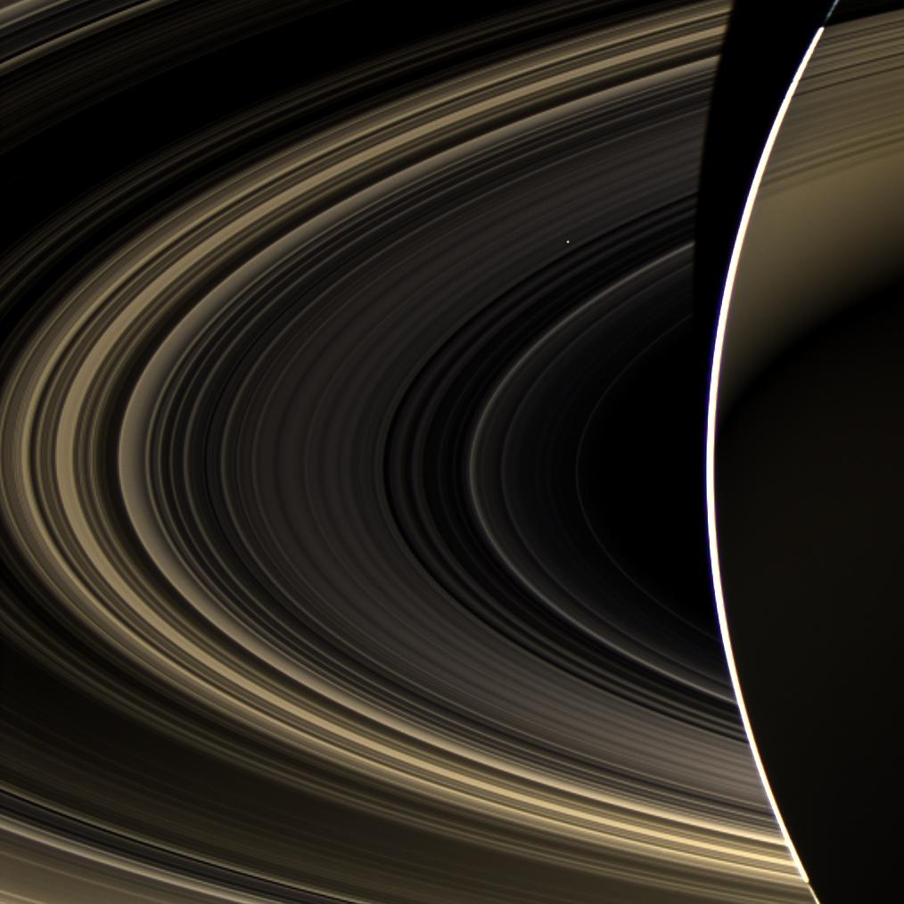 Venus entre los anillos de Saturno