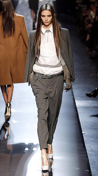 Tengo una entrevista de trabajo, ¿qué me pongo? / I have a job interview What should I wear? Tengo una entrevista de trabajo, ¿qué me pongo? / I have a job interview What should I wear?