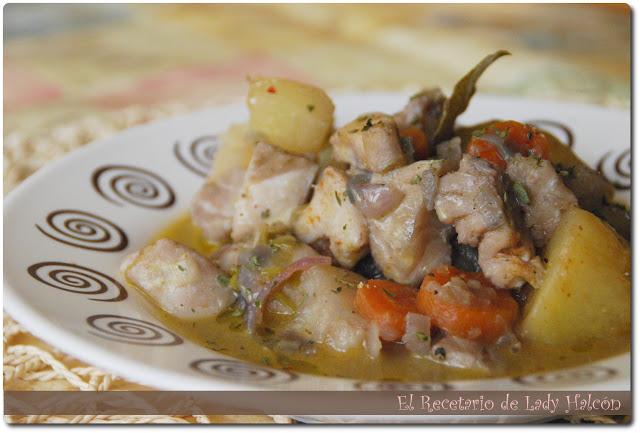 Guiso de perca y patatas al vino blanco