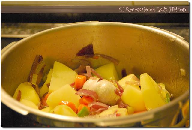 Guiso de perca y patatas al vino blanco