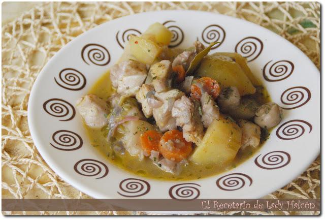 Guiso de perca y patatas al vino blanco
