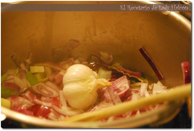 Guiso de perca y patatas al vino blanco